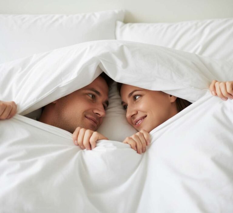 koppel tussen de lakens