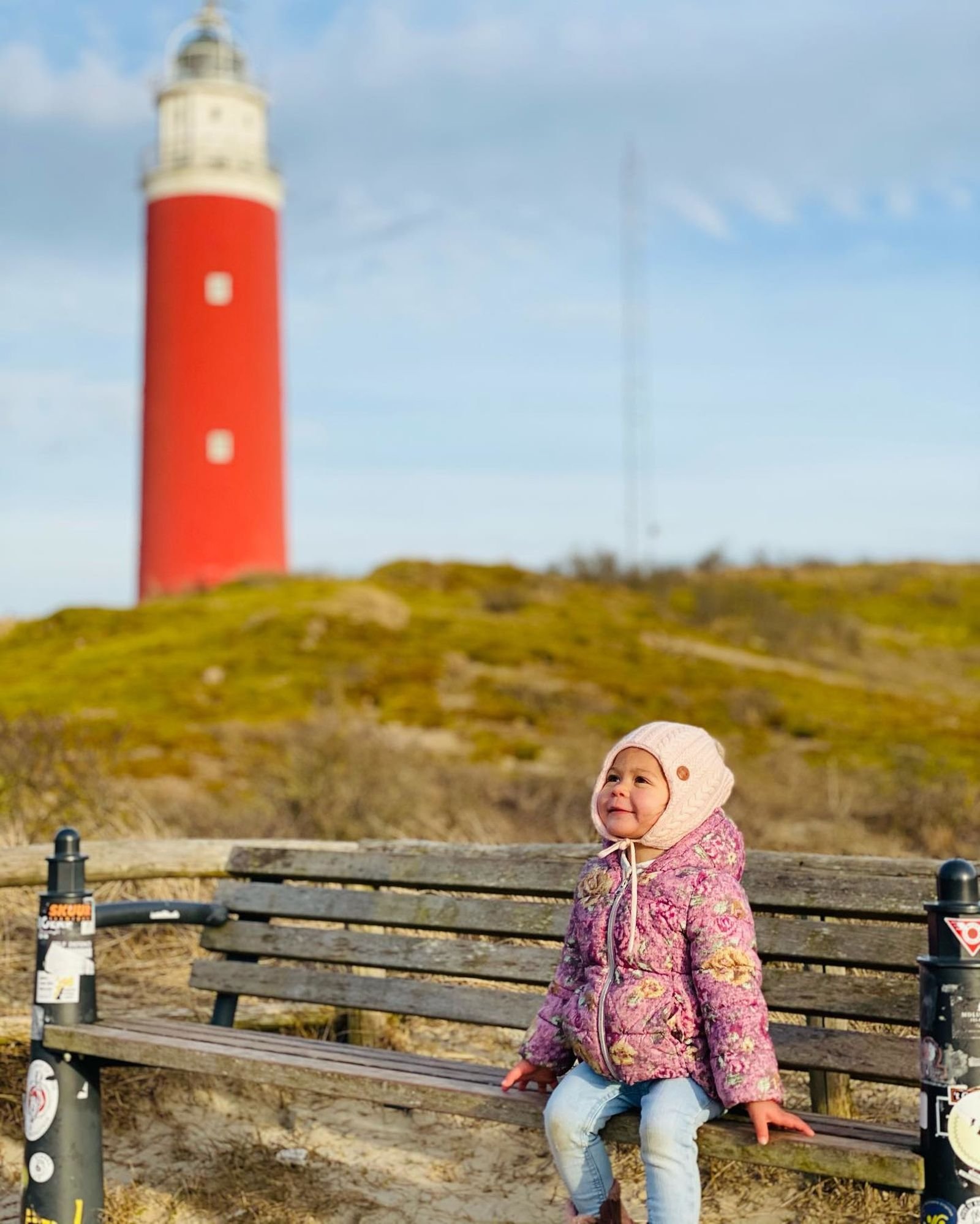 Roompot Texel De Koog: kind bij de rode vuurtoren en de duinen, vlak bij Kustpark Texel