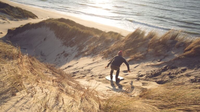 Duinen en zee aan de Zeeuwse kust bij Water Village en Roompot Beach Resort Kamperland