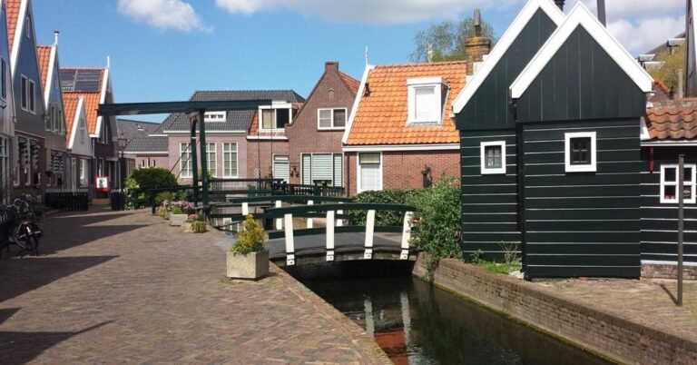 Roompot Marinapark Volendam aan het water van het Markermeer